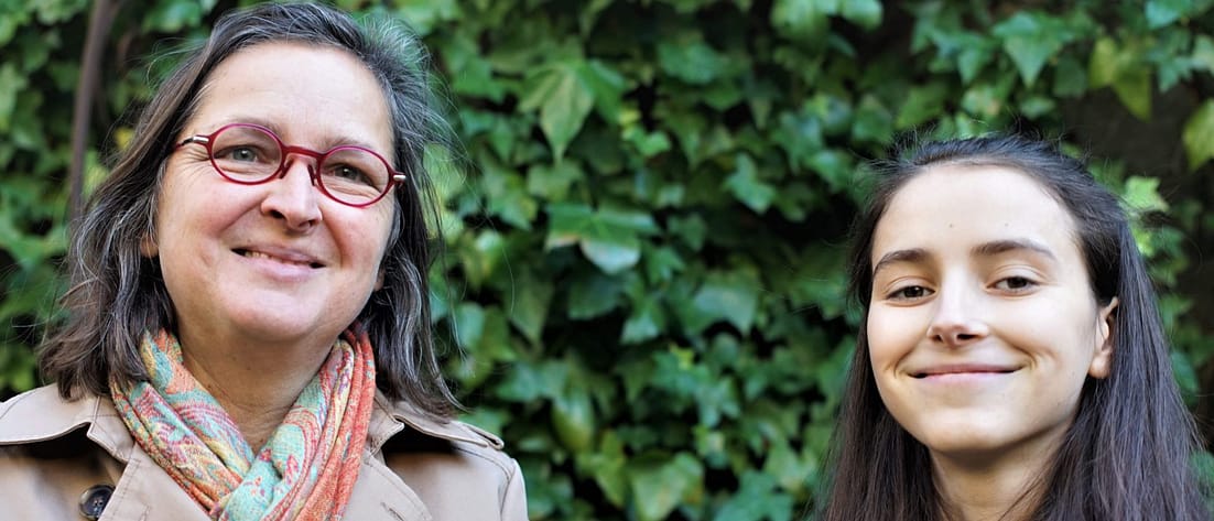 Gabriele Knetsch und Klara Bosch, die Hosts des Podcasts "Die Wissenschaftsreporter"