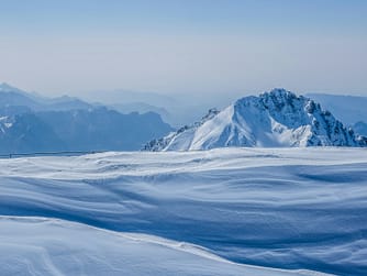 Schneebedeckter Gipfel, Gebirge Italien