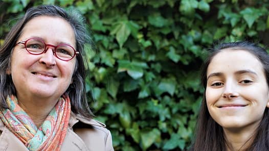 Gabriele Knetsch und Klara Bosch, die Hosts des Podcasts "Die Wissenschaftsreporter"