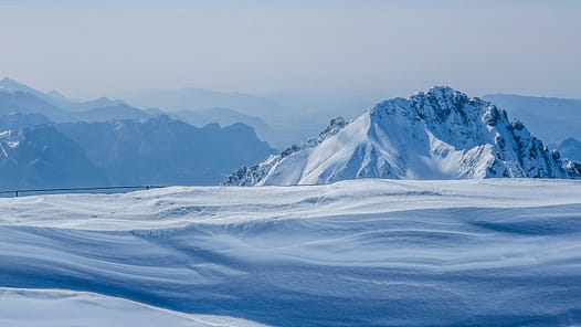 Schneebedeckter Gipfel, Gebirge Italien